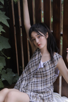 男秘书被C摁办公H跪趴